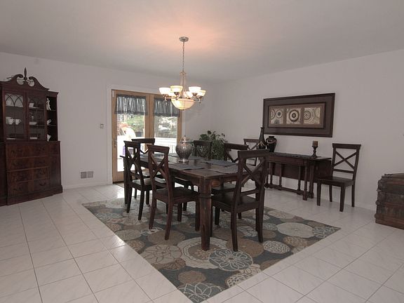 3rd image of 6-8 Oak Ave.