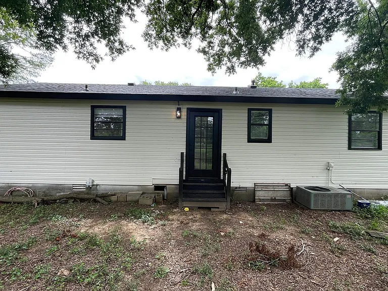 1033 Healy St — Photo 18