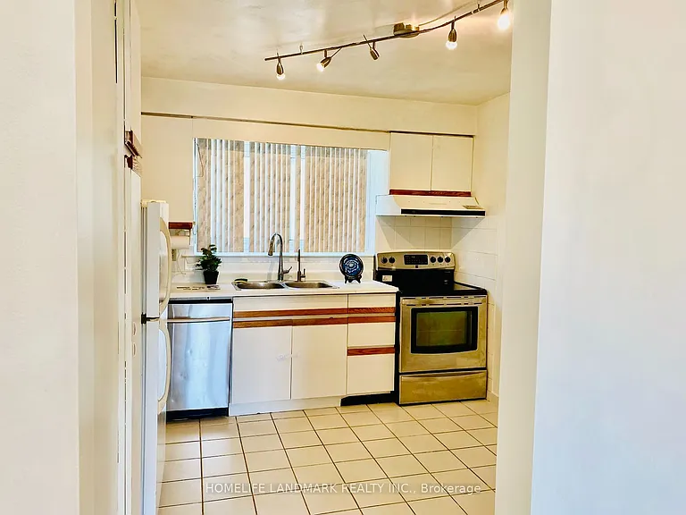 155 Corinthian Blvd — Photo 6