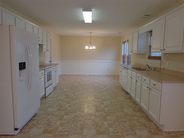 2nd image of 4 Laurel Ln #0