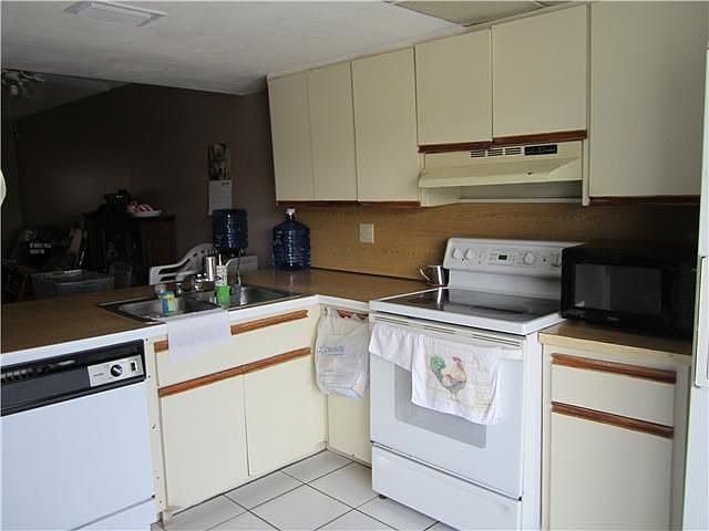 2nd image of 1273 W 51st Pl #B-14
