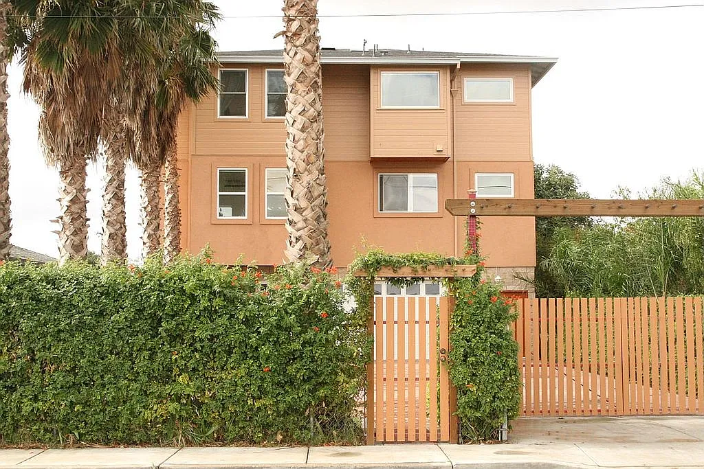 418 F St photo 1