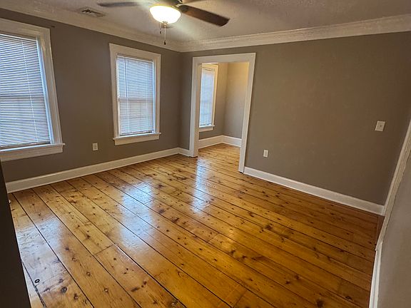 4th image of 126 N College St #2