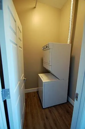 855 Michigan St NE — Photo 4