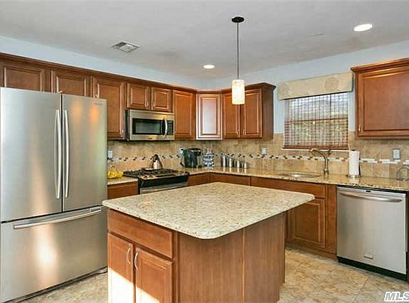 4th image of 70 E Greentree Dr