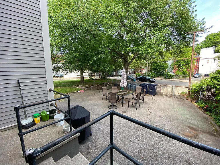 392 Windsor St #1 — Photo 9