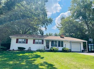 851 Skyline Dr, Freeport, IL 61032