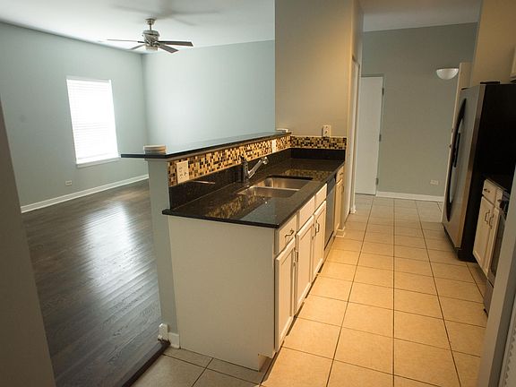 5th image of 830 E Bowen Ave