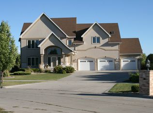 5837 Pinehurst Court, Grand Forks, ND 58201