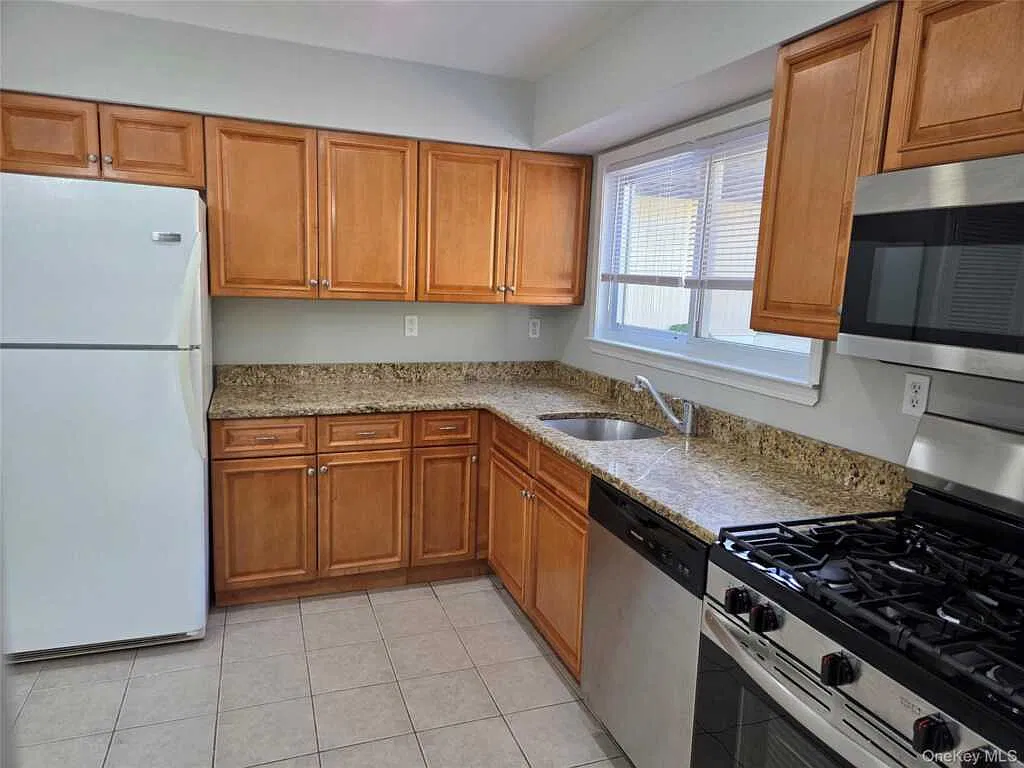 18 Pavilion Ridge Way, Suffern, NY 10901 — Photo 3
