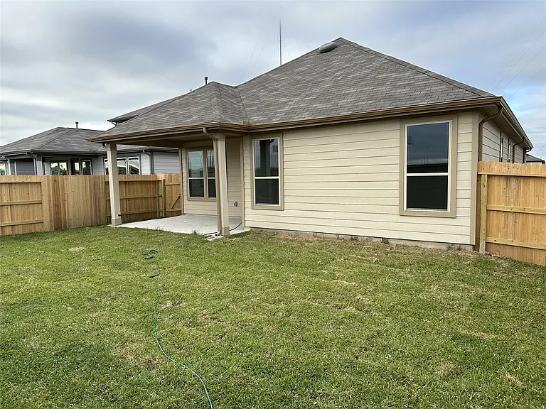 3019 Kastania Ln N — Photo 27