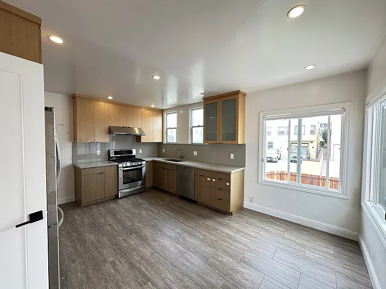 2984 20th Ave — Photo 32