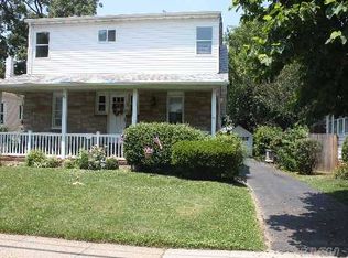 84 Commonwealth Ave, Merrick, NY 11566