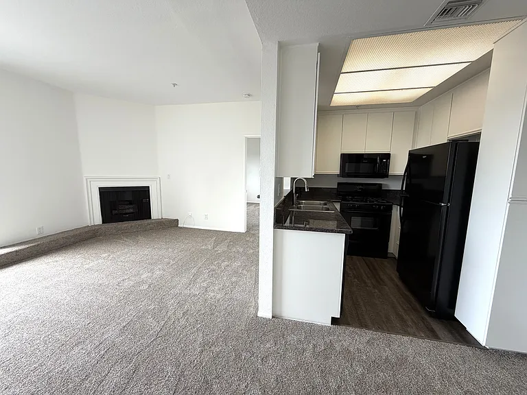 147 S Oak Knoll — Photo 5