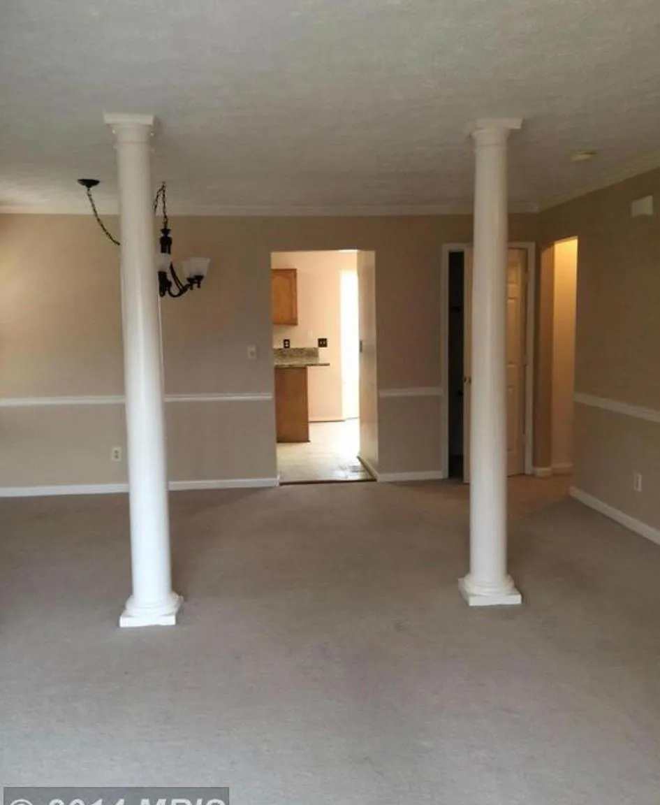 301 Royce Ct — Photo 3