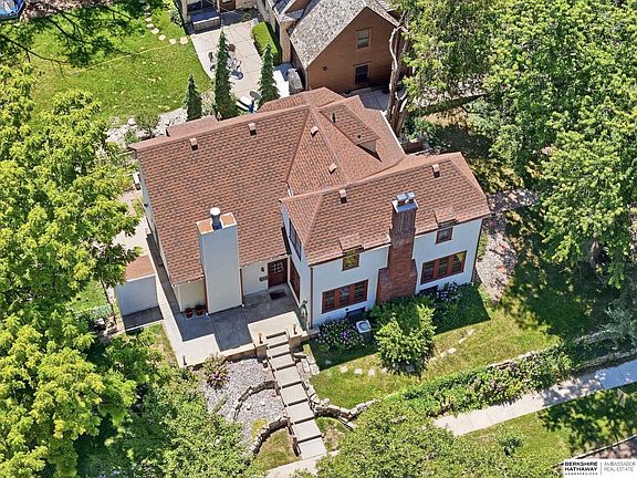 4th image of 2400 Bradfield Dr