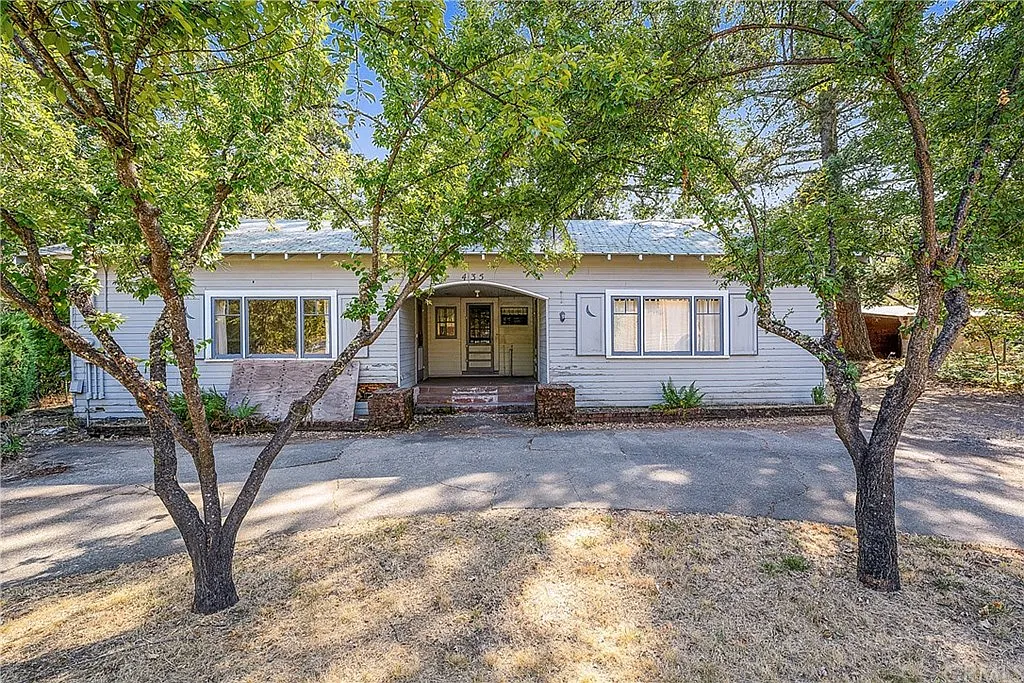 435 Park Way photo 1