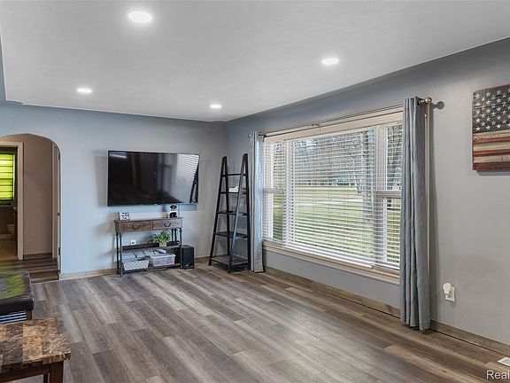 4th image of 8150 Davison Rd