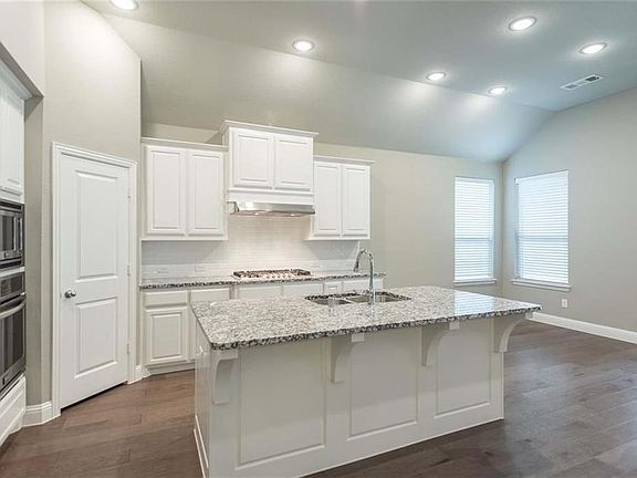 2nd image of 3513 Concord Dr