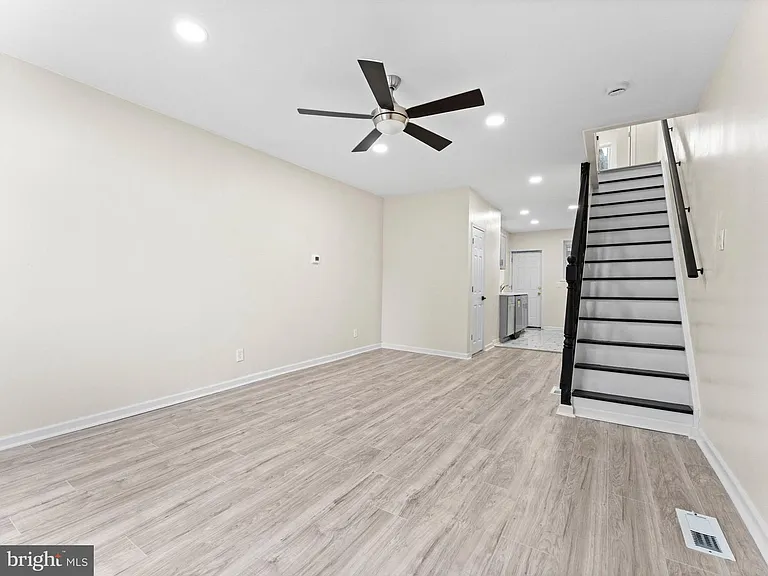 2211 Pierce St — Photo 3