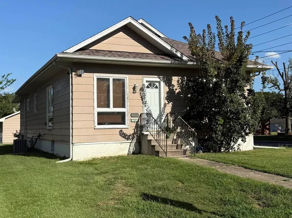 612 S Jesse St, Christopher, IL 62822
