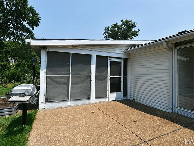 965 Orchard Lakes Dr — Photo 35