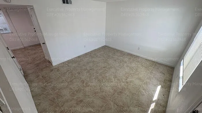 2909 S Chester Ave #16 — Photo 2