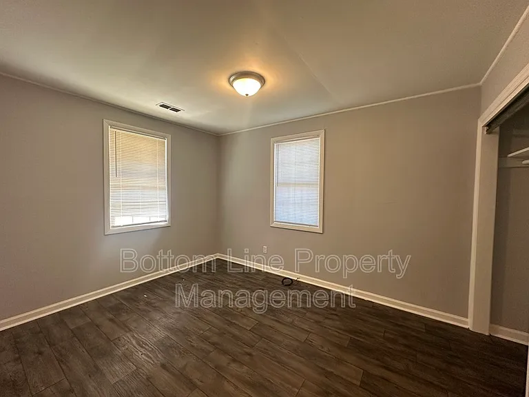 1261 Thelbert Dr — Photo 8