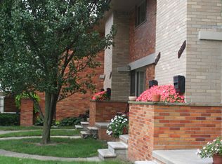4121 W Forteen Mile Rd, Royal Oak, MI 48073