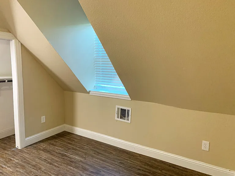1433 S Travis St #A — Photo 28