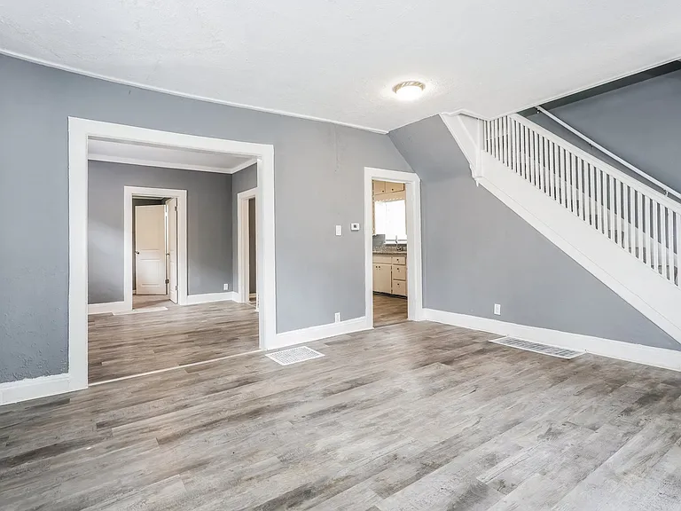 1893455_019_living_room_12878186.jpg