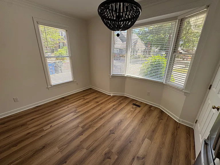 1551 Village Glenn Dr — Photo 4
