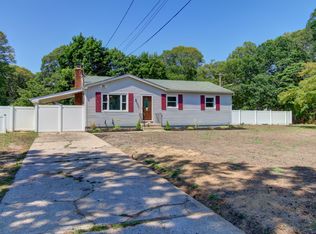 27 Denis Ln, Middle Island, NY 11953