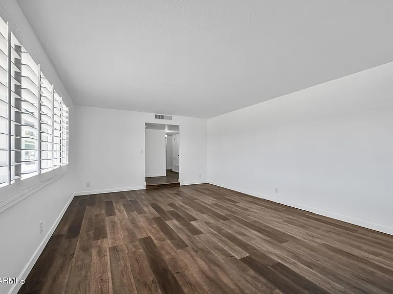 530 E Fairmont Dr — Photo 17