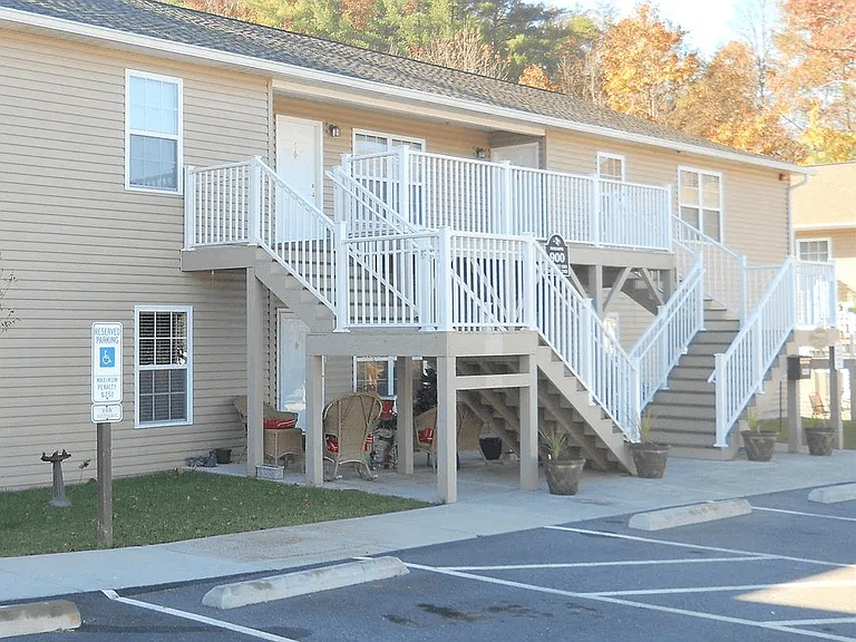 Creekside at Weaverville — Photo 17