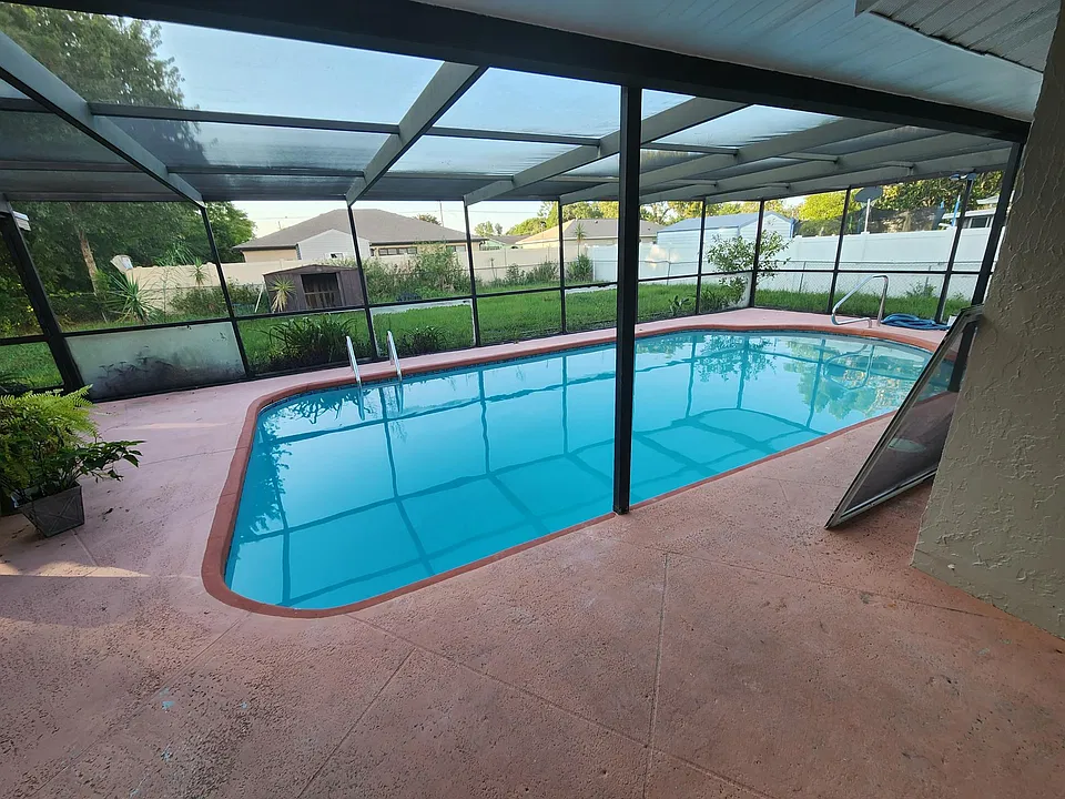 10245 Spring Hill Dr