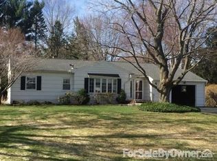 17 Valley Cres, Penfield, NY