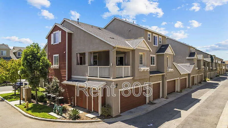 3 bed, 2.0 bath, 1584 sqft, $3,895 — Photo 2