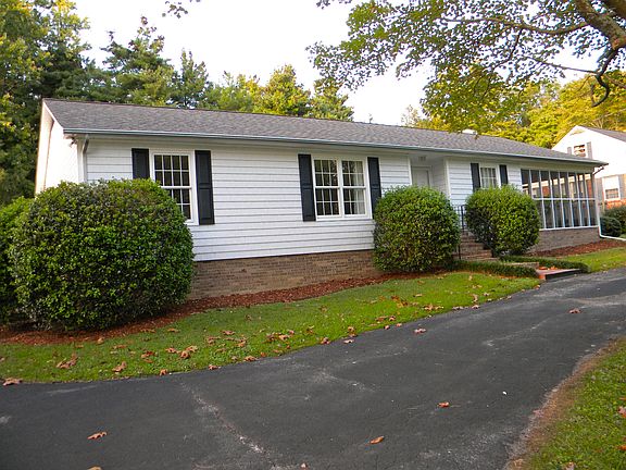 3rd image of 308 Massey Ln