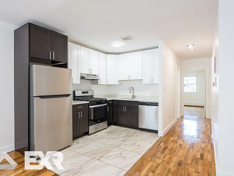 9 Hunterfly Pl #1F — Photo 1