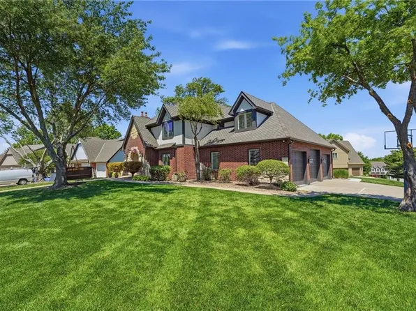 2448 NW Valley View Dr, Lees Summit, MO 64081