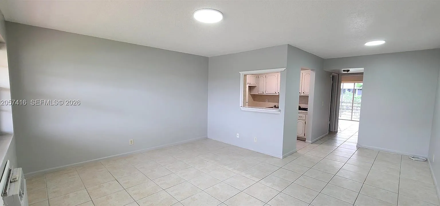 Canterbury Condos — Photo 1