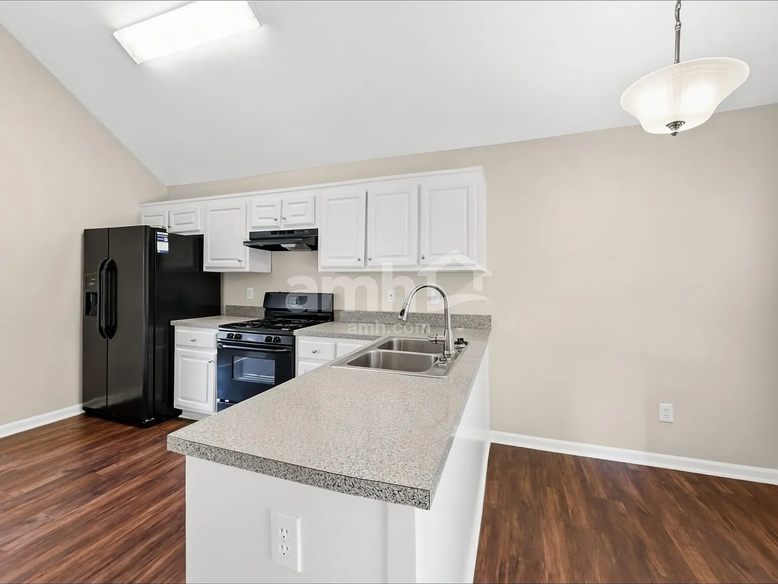 3 bed, 2.0 bath, 1625 sqft, $2,200 — Photo 4