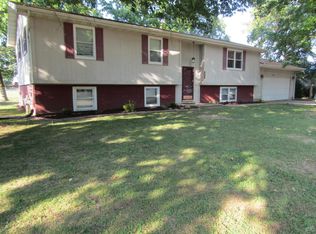 605 Prairie View Dr, Salem, IL 62881