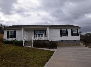 1313 Elm Village Ct, Dandridge, TN 37725