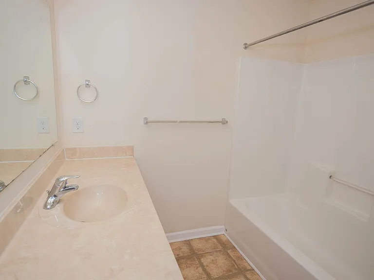 403 Parkview Ct — Photo 47