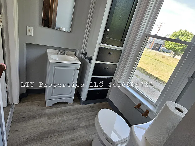 423 W 48th St #3 — Photo 7
