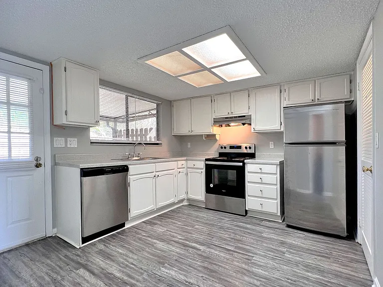 1870 Avenue Q SW — Photo 6