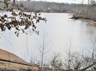 846 Eagles Harbor Dr, Hodges, SC 29653