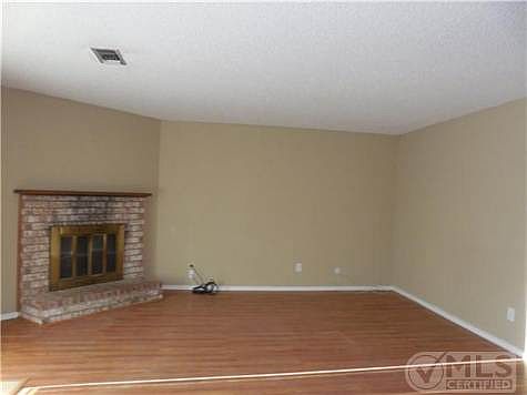 5th image of 1519 Lou Graham St